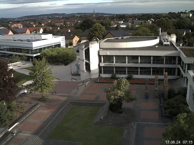 Foto der Webcam: Verwaltungsgebäude, Innenhof mit Audimax, Hörsaal-Gebäude 1