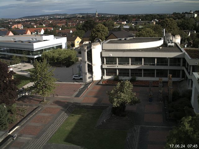 Foto der Webcam: Verwaltungsgebäude, Innenhof mit Audimax, Hörsaal-Gebäude 1