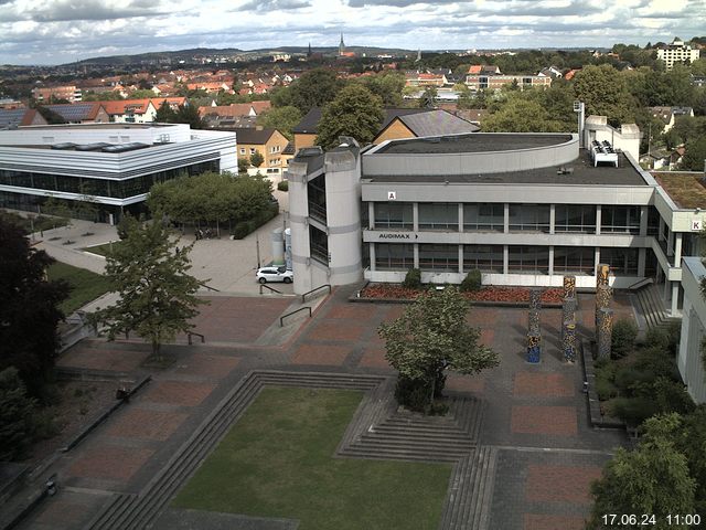 Foto der Webcam: Verwaltungsgebäude, Innenhof mit Audimax, Hörsaal-Gebäude 1