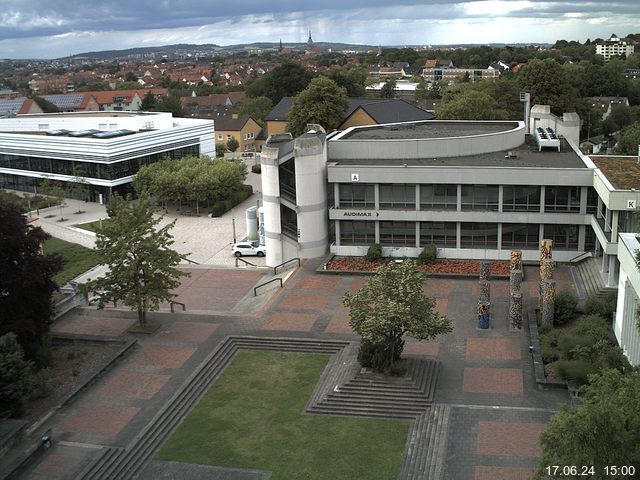 Foto der Webcam: Verwaltungsgebäude, Innenhof mit Audimax, Hörsaal-Gebäude 1