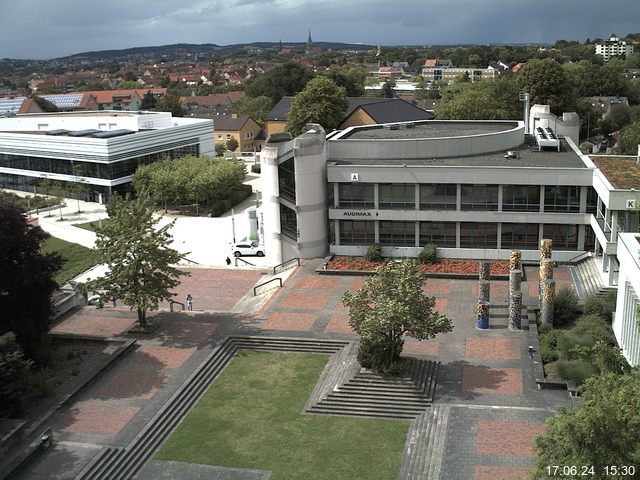 Foto der Webcam: Verwaltungsgebäude, Innenhof mit Audimax, Hörsaal-Gebäude 1