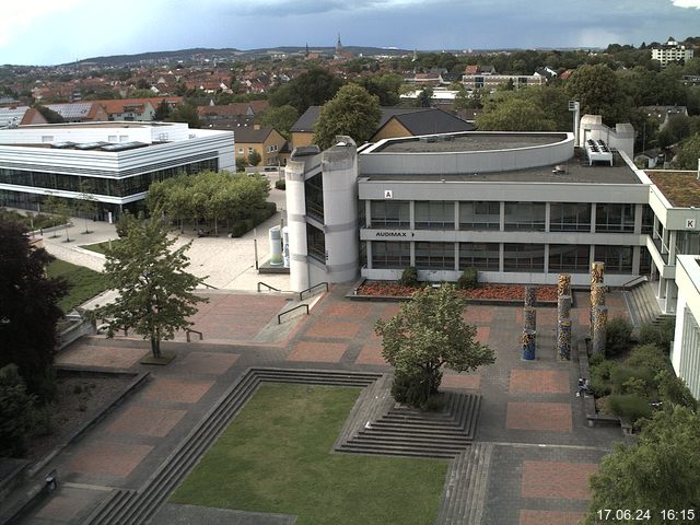 Foto der Webcam: Verwaltungsgebäude, Innenhof mit Audimax, Hörsaal-Gebäude 1