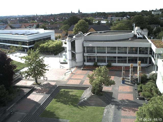 Foto der Webcam: Verwaltungsgebäude, Innenhof mit Audimax, Hörsaal-Gebäude 1