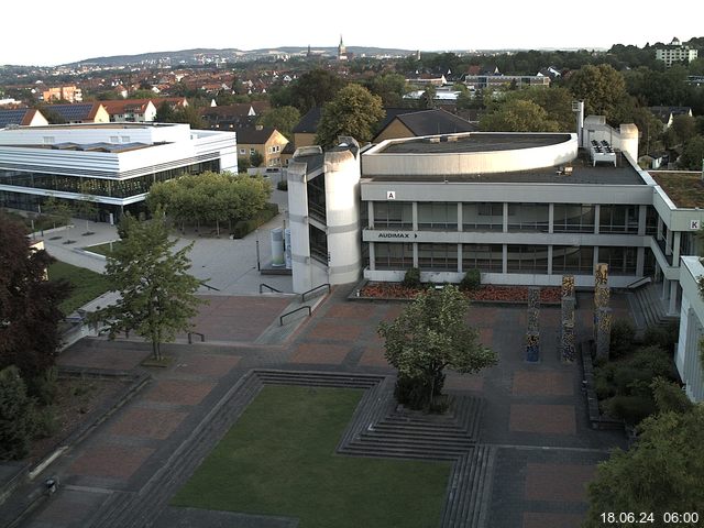 Foto der Webcam: Verwaltungsgebäude, Innenhof mit Audimax, Hörsaal-Gebäude 1