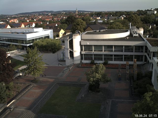 Foto der Webcam: Verwaltungsgebäude, Innenhof mit Audimax, Hörsaal-Gebäude 1