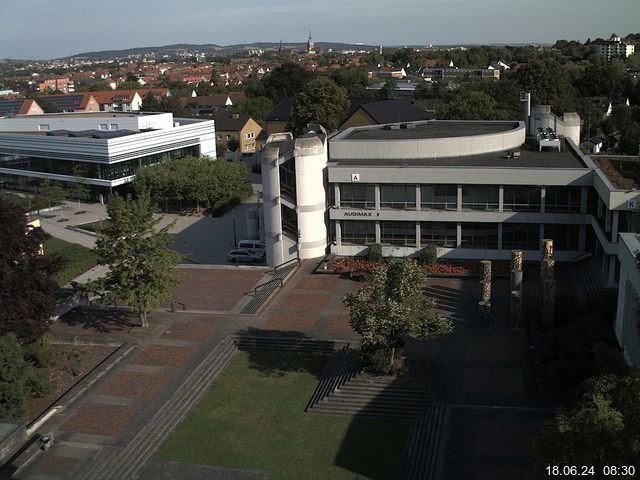 Foto der Webcam: Verwaltungsgebäude, Innenhof mit Audimax, Hörsaal-Gebäude 1