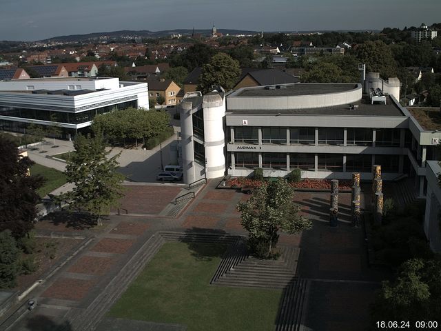 Foto der Webcam: Verwaltungsgebäude, Innenhof mit Audimax, Hörsaal-Gebäude 1