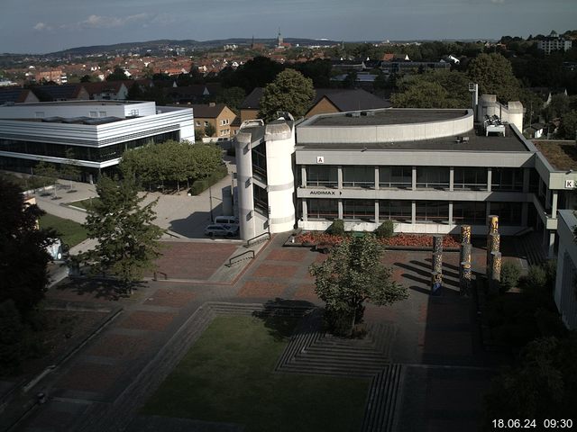 Foto der Webcam: Verwaltungsgebäude, Innenhof mit Audimax, Hörsaal-Gebäude 1