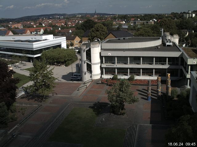 Foto der Webcam: Verwaltungsgebäude, Innenhof mit Audimax, Hörsaal-Gebäude 1