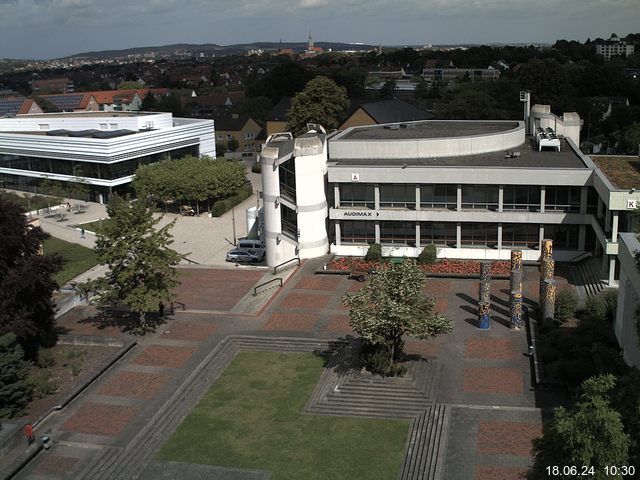 Foto der Webcam: Verwaltungsgebäude, Innenhof mit Audimax, Hörsaal-Gebäude 1