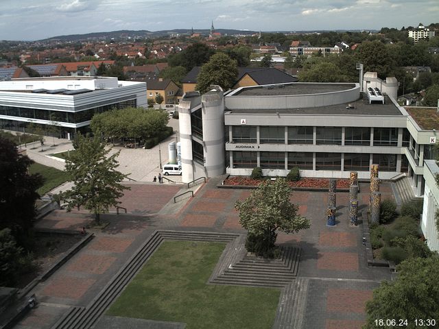 Foto der Webcam: Verwaltungsgebäude, Innenhof mit Audimax, Hörsaal-Gebäude 1