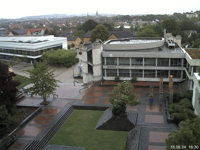 Foto der Webcam: Verwaltungsgebäude, Innenhof mit Audimax, Hörsaal-Gebäude 1