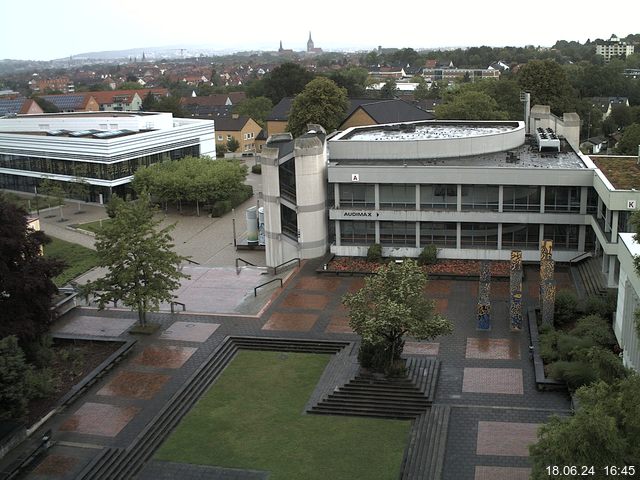 Foto der Webcam: Verwaltungsgebäude, Innenhof mit Audimax, Hörsaal-Gebäude 1