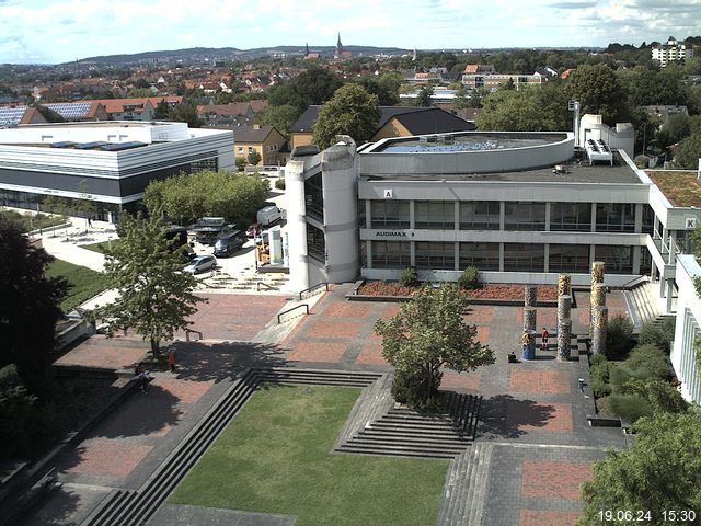 Foto der Webcam: Verwaltungsgebäude, Innenhof mit Audimax, Hörsaal-Gebäude 1