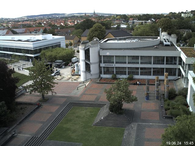 Foto der Webcam: Verwaltungsgebäude, Innenhof mit Audimax, Hörsaal-Gebäude 1