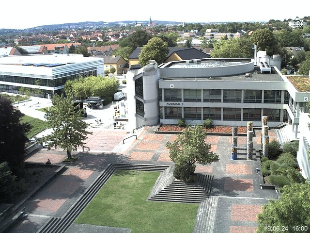 Foto der Webcam: Verwaltungsgebäude, Innenhof mit Audimax, Hörsaal-Gebäude 1