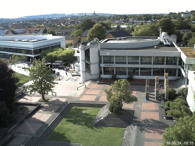 Foto der Webcam: Verwaltungsgebäude, Innenhof mit Audimax, Hörsaal-Gebäude 1