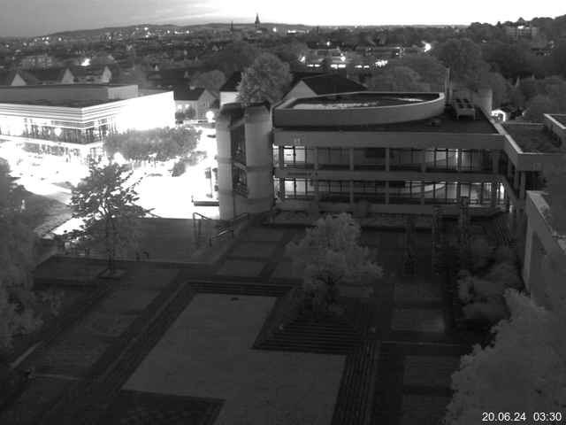 Foto der Webcam: Verwaltungsgebäude, Innenhof mit Audimax, Hörsaal-Gebäude 1