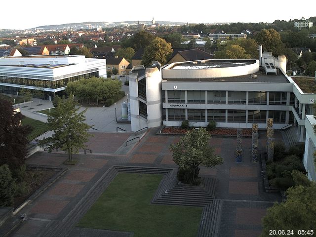 Foto der Webcam: Verwaltungsgebäude, Innenhof mit Audimax, Hörsaal-Gebäude 1