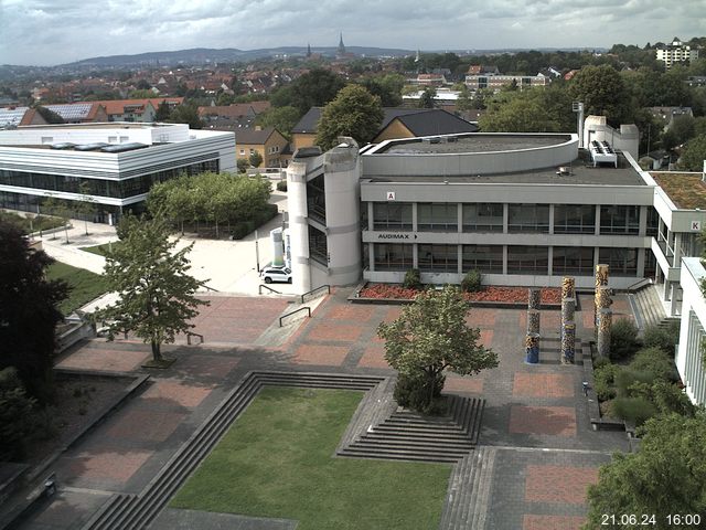 Foto der Webcam: Verwaltungsgebäude, Innenhof mit Audimax, Hörsaal-Gebäude 1