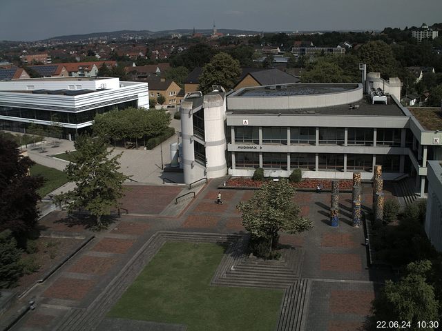 Foto der Webcam: Verwaltungsgebäude, Innenhof mit Audimax, Hörsaal-Gebäude 1