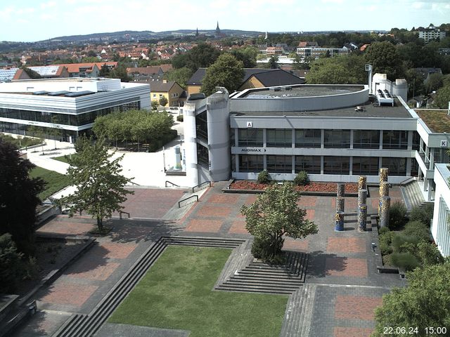 Foto der Webcam: Verwaltungsgebäude, Innenhof mit Audimax, Hörsaal-Gebäude 1