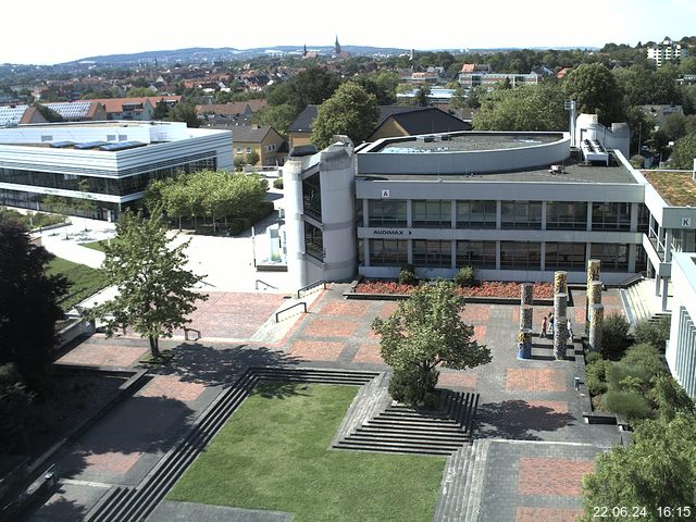 Foto der Webcam: Verwaltungsgebäude, Innenhof mit Audimax, Hörsaal-Gebäude 1