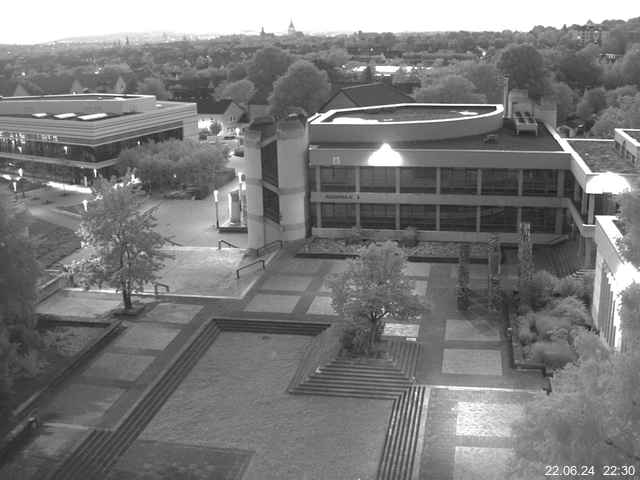 Foto der Webcam: Verwaltungsgebäude, Innenhof mit Audimax, Hörsaal-Gebäude 1