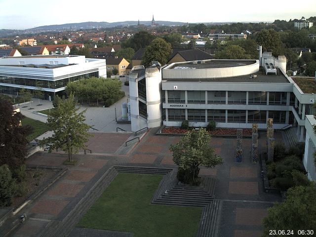 Foto der Webcam: Verwaltungsgebäude, Innenhof mit Audimax, Hörsaal-Gebäude 1