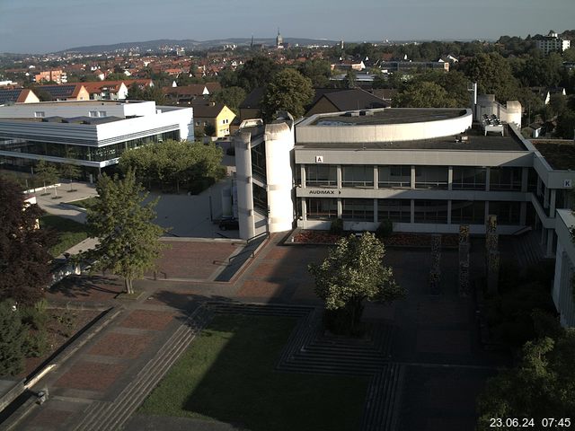 Foto der Webcam: Verwaltungsgebäude, Innenhof mit Audimax, Hörsaal-Gebäude 1