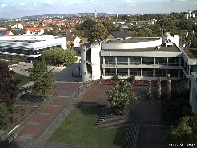 Foto der Webcam: Verwaltungsgebäude, Innenhof mit Audimax, Hörsaal-Gebäude 1