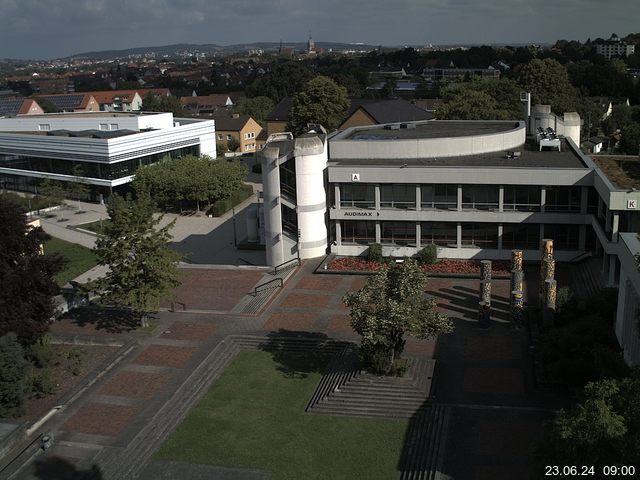 Foto der Webcam: Verwaltungsgebäude, Innenhof mit Audimax, Hörsaal-Gebäude 1