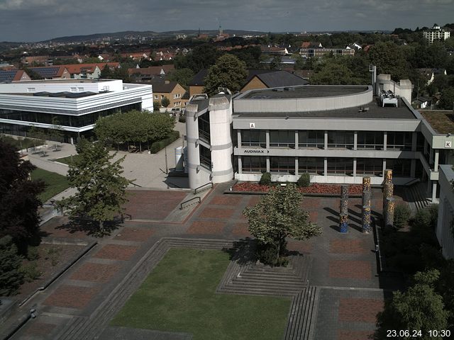 Foto der Webcam: Verwaltungsgebäude, Innenhof mit Audimax, Hörsaal-Gebäude 1