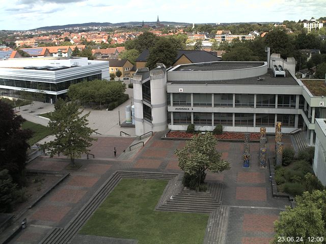 Foto der Webcam: Verwaltungsgebäude, Innenhof mit Audimax, Hörsaal-Gebäude 1