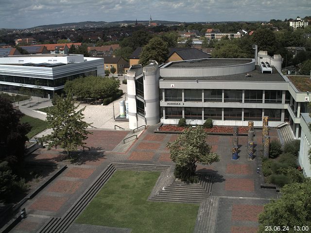 Foto der Webcam: Verwaltungsgebäude, Innenhof mit Audimax, Hörsaal-Gebäude 1