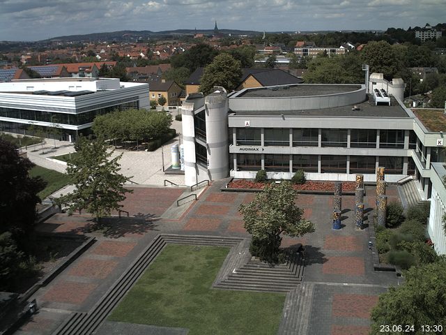 Foto der Webcam: Verwaltungsgebäude, Innenhof mit Audimax, Hörsaal-Gebäude 1