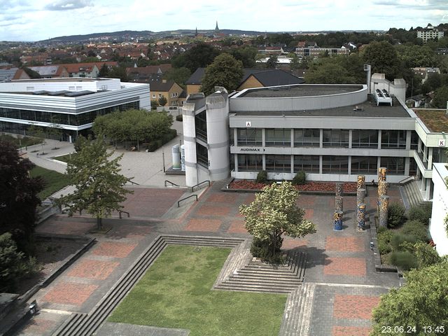 Foto der Webcam: Verwaltungsgebäude, Innenhof mit Audimax, Hörsaal-Gebäude 1