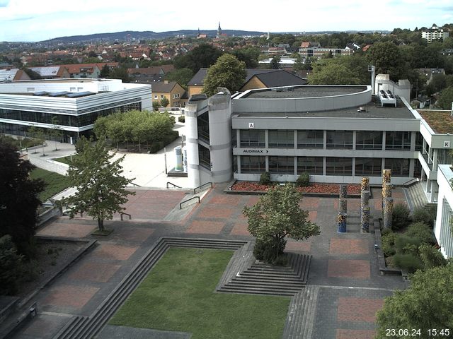 Foto der Webcam: Verwaltungsgebäude, Innenhof mit Audimax, Hörsaal-Gebäude 1