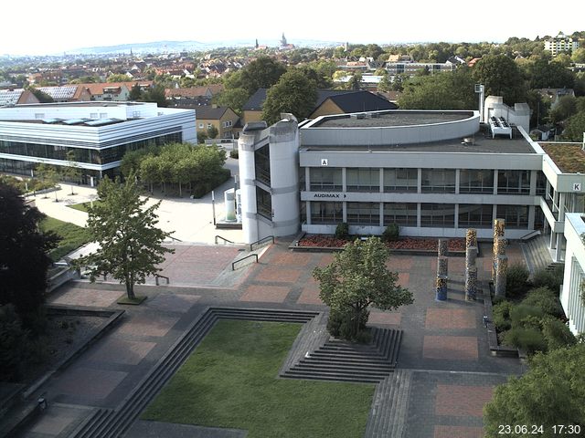 Foto der Webcam: Verwaltungsgebäude, Innenhof mit Audimax, Hörsaal-Gebäude 1