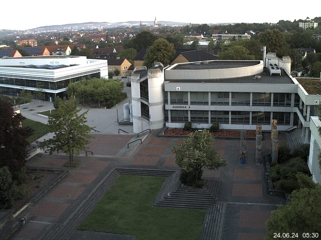 Foto der Webcam: Verwaltungsgebäude, Innenhof mit Audimax, Hörsaal-Gebäude 1