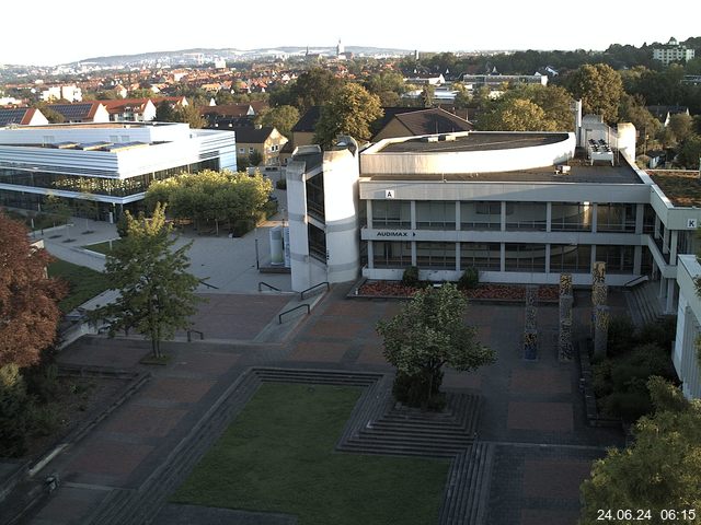 Foto der Webcam: Verwaltungsgebäude, Innenhof mit Audimax, Hörsaal-Gebäude 1