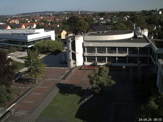 Foto der Webcam: Verwaltungsgebäude, Innenhof mit Audimax, Hörsaal-Gebäude 1