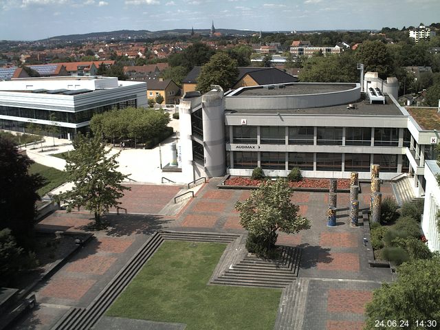 Foto der Webcam: Verwaltungsgebäude, Innenhof mit Audimax, Hörsaal-Gebäude 1