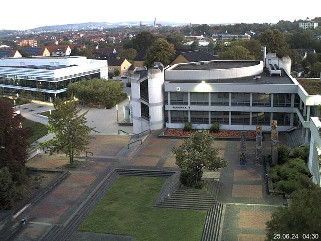 Foto der Webcam: Verwaltungsgebäude, Innenhof mit Audimax, Hörsaal-Gebäude 1