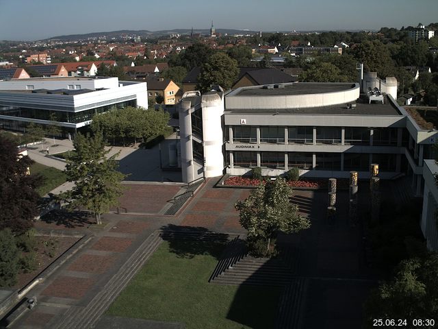 Foto der Webcam: Verwaltungsgebäude, Innenhof mit Audimax, Hörsaal-Gebäude 1