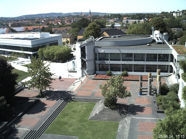 Foto der Webcam: Verwaltungsgebäude, Innenhof mit Audimax, Hörsaal-Gebäude 1