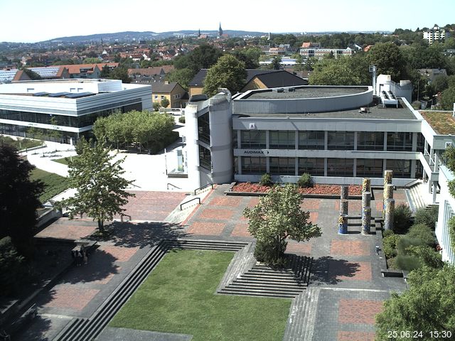 Foto der Webcam: Verwaltungsgebäude, Innenhof mit Audimax, Hörsaal-Gebäude 1