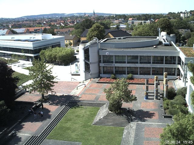 Foto der Webcam: Verwaltungsgebäude, Innenhof mit Audimax, Hörsaal-Gebäude 1