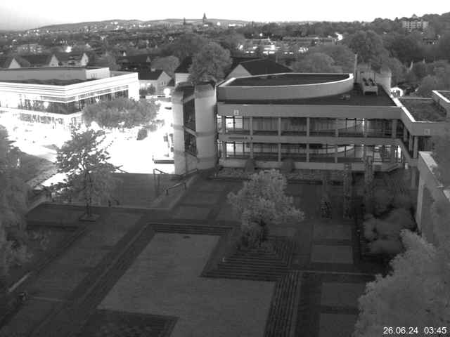 Foto der Webcam: Verwaltungsgebäude, Innenhof mit Audimax, Hörsaal-Gebäude 1