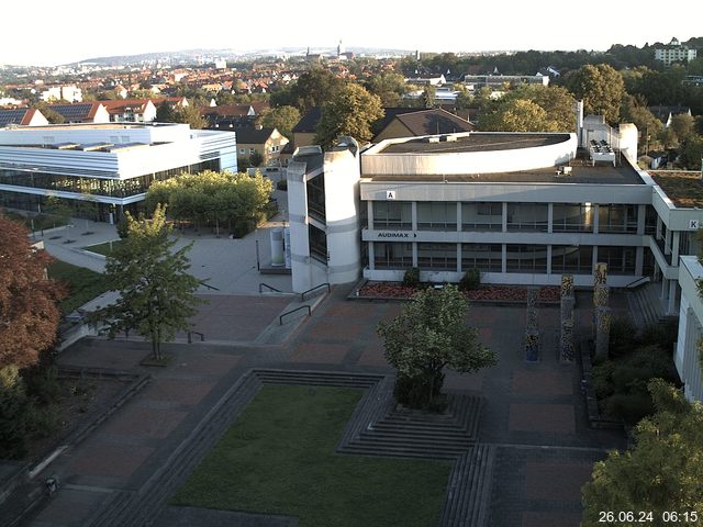 Foto der Webcam: Verwaltungsgebäude, Innenhof mit Audimax, Hörsaal-Gebäude 1